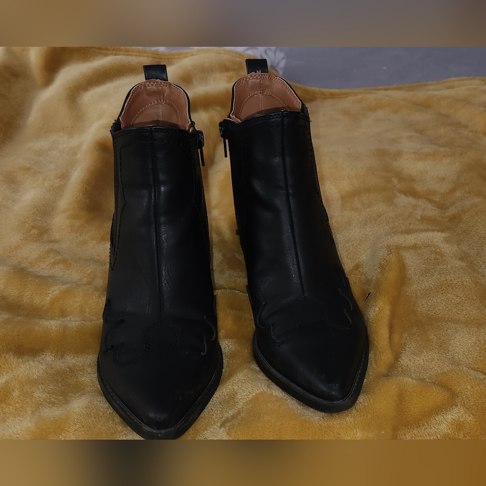 Indigo rd Bootie, black, size 6 1/2